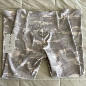 Athleta camo 7/8 legging nwt
